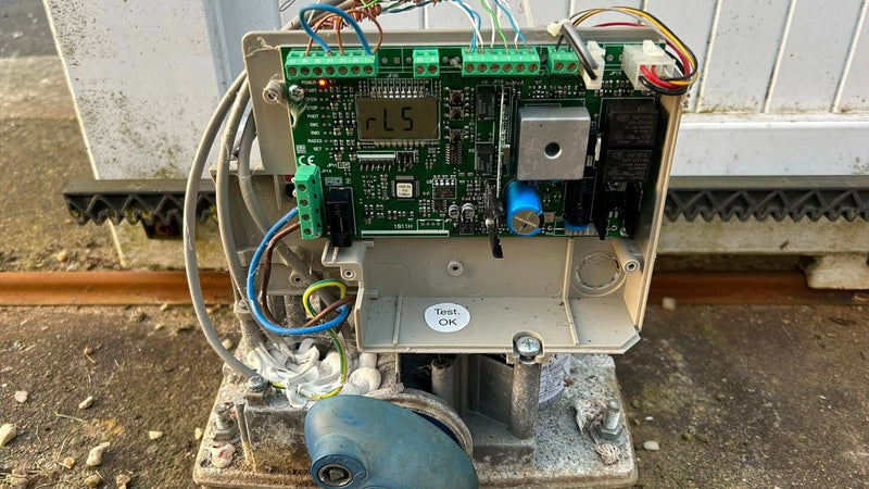 Panne Moteur de Portail BFT : Causes et Solutions