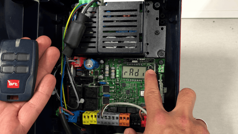 Comment Programmer une télécommande BFT portail ?
