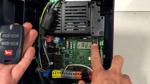 Comment Programmer une télécommande BFT portail ?