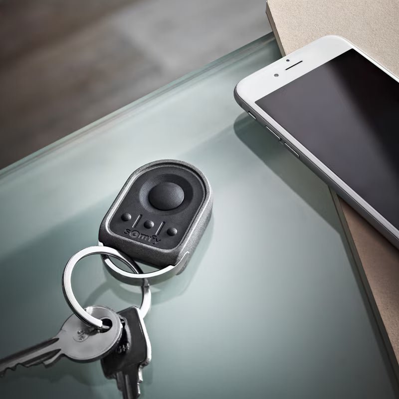 Télécommandes Somfy pour portail battant et coulissant : modèles Keypop, Keytis et Keygo en RTS et io